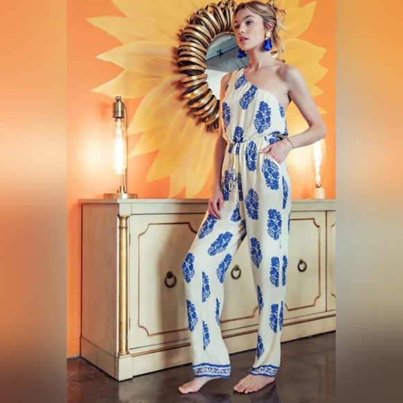 Kori One Shoulder Jumpsuit - Picture 2 of 4